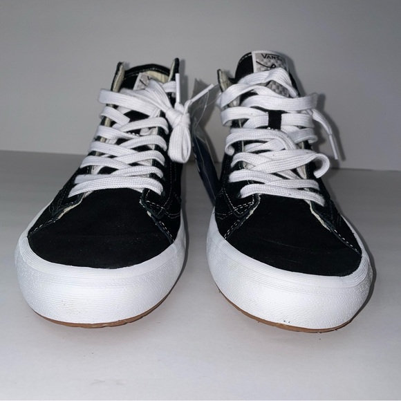 NWB Vans The Lizzie Black White Sneakers - Picture 3 of 9